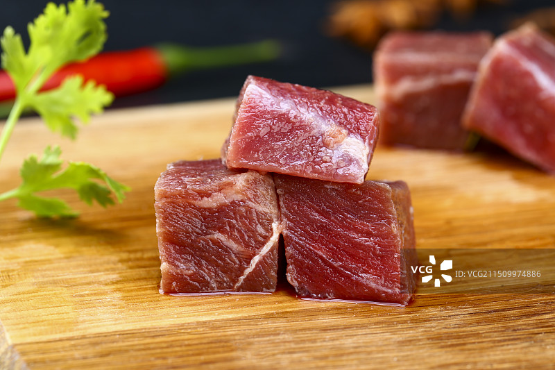 新鲜牛肉粒图片素材
