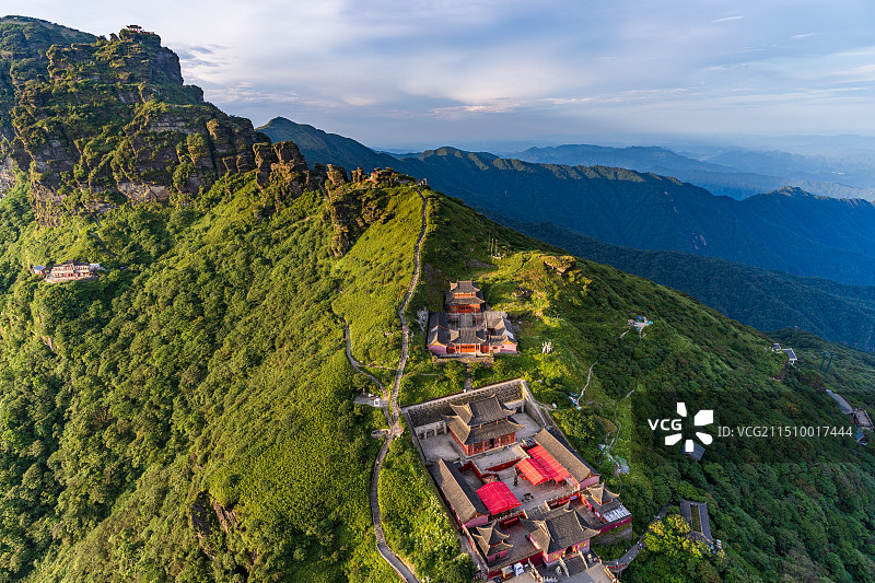 落日时分从红云金顶往下俯瞰梵净山图片素材