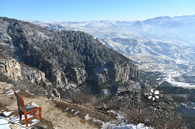 对峙天地-恒山上的一把孤独的椅子图片素材