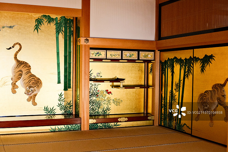 日本古建筑内部镀金屏风图片素材