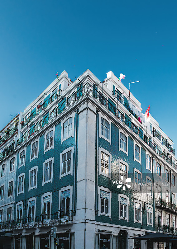 里斯本街景|典型葡萄牙瓷砖装饰（Azulejos）的建筑图片素材