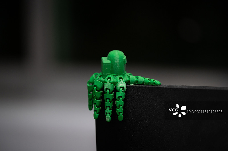 黑色背景下的拓竹3D打印章鱼玩具特写镜头 摆件挂件图片素材