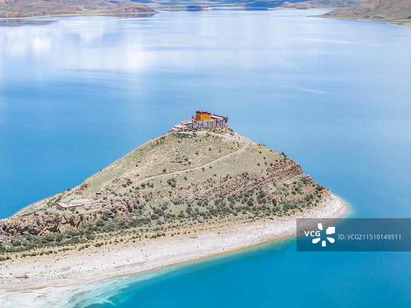 羊卓雍错 | 航拍视角下的日托寺图片素材