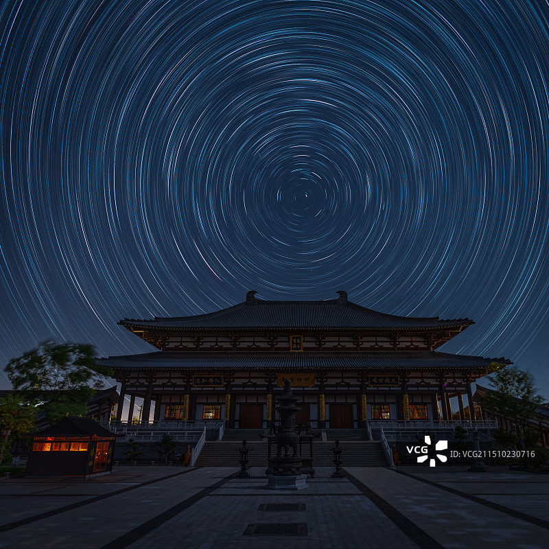 古刹星轨图片素材