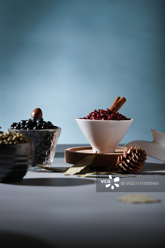 杯子里的五谷杂粮创意特写图片素材