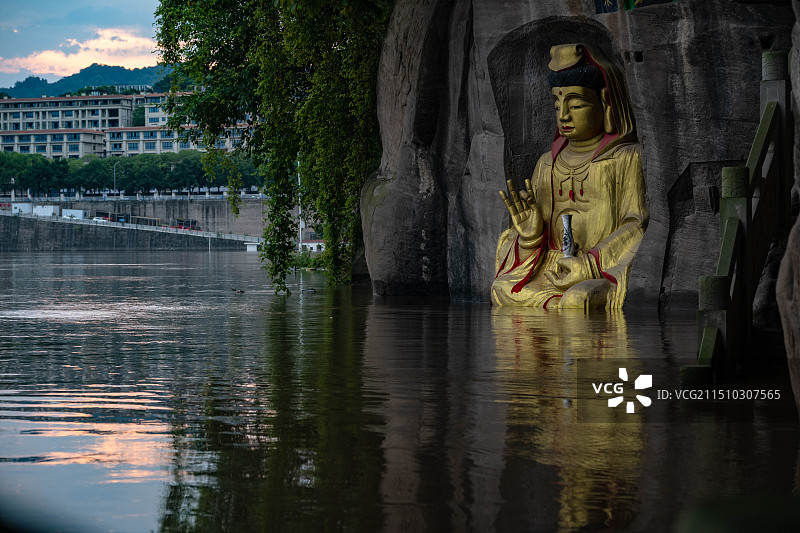 青岩寺被洪水淹没景观图片素材