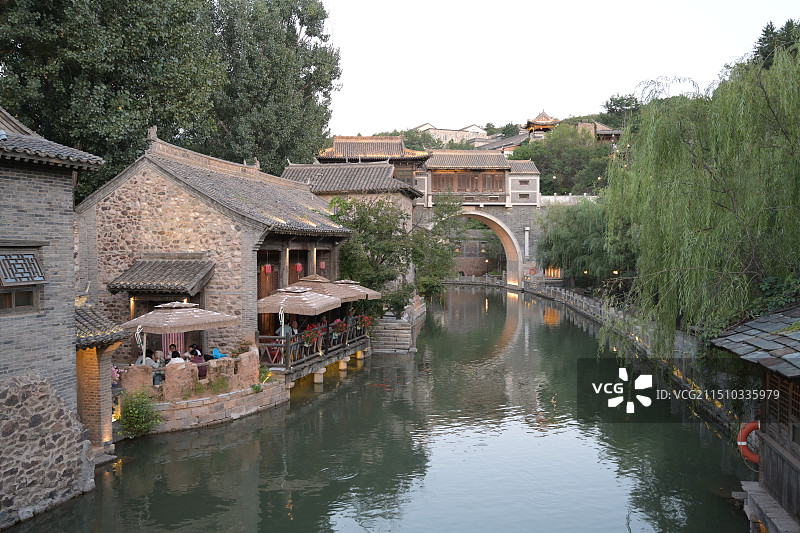 古镇里的河流图片素材