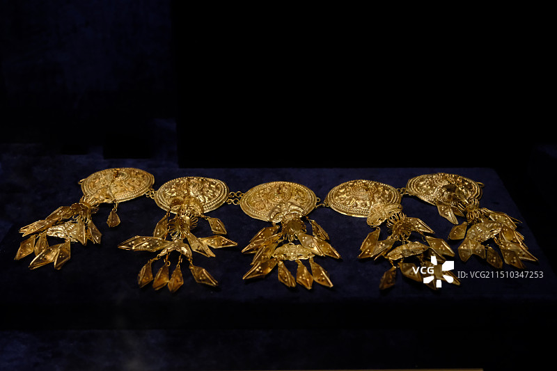 中国贵州民族博物馆馆藏，贵州民族银饰，少数民族银饰盛装，头饰，首饰，胸饰，手饰，项饰图片素材