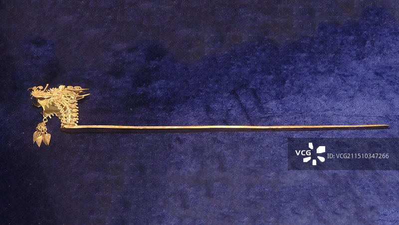 中国贵州民族博物馆馆藏，贵州民族银饰，少数民族银饰盛装，头饰，首饰，胸饰，手饰，项饰图片素材