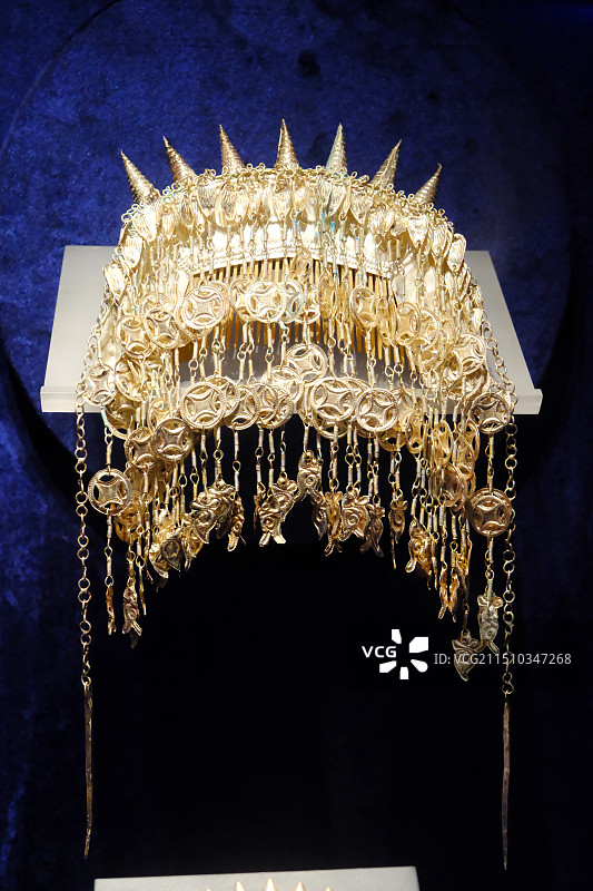 中国贵州民族博物馆馆藏，贵州民族银饰，少数民族银饰盛装，头饰，首饰，胸饰，手饰，项饰图片素材