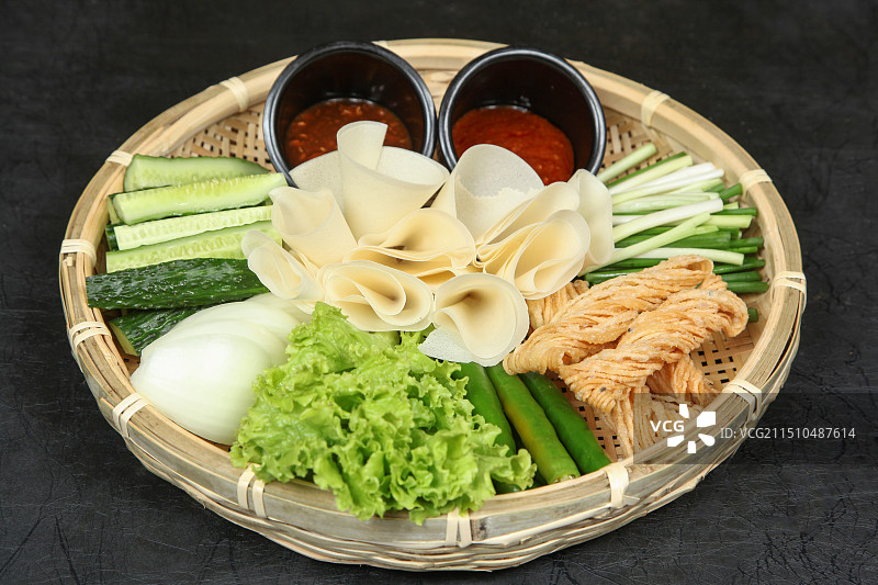 中餐美食-煎饼卷馓子图片素材