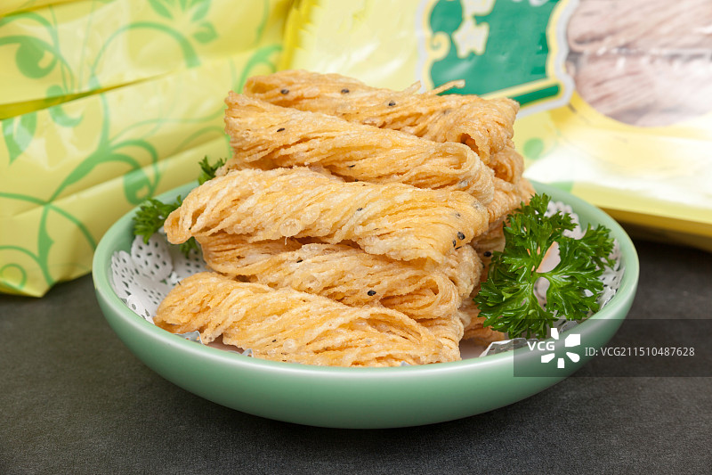 中餐美食-煎饼卷馓子图片素材