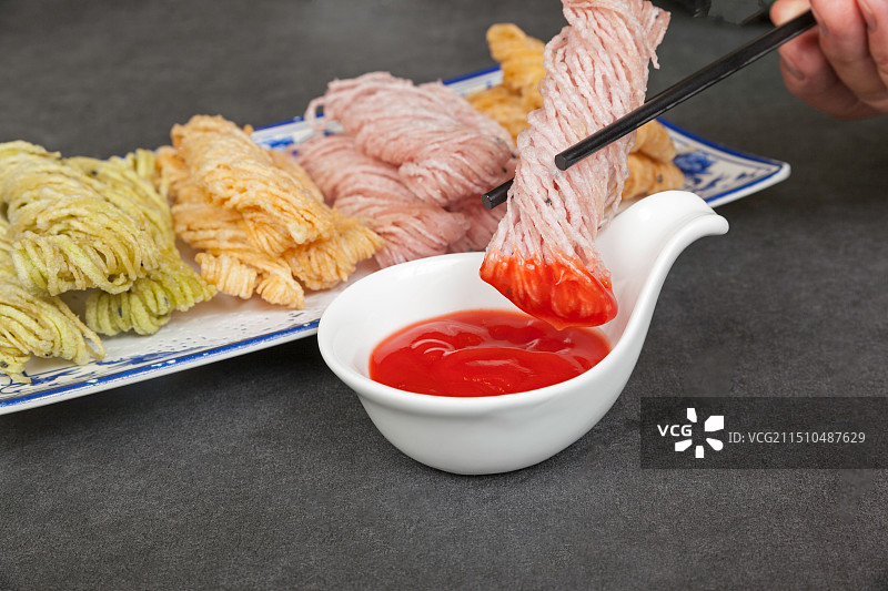 中餐美食-煎饼卷馓子图片素材