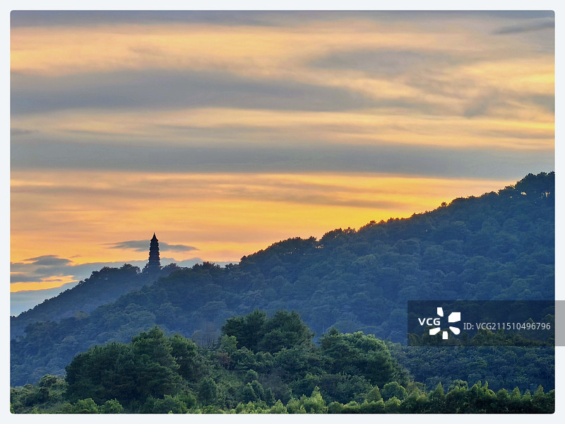 暮色彩霞耀宝塔图片素材
