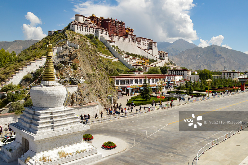 西藏拉萨药王山观景台看布达拉宫图片素材