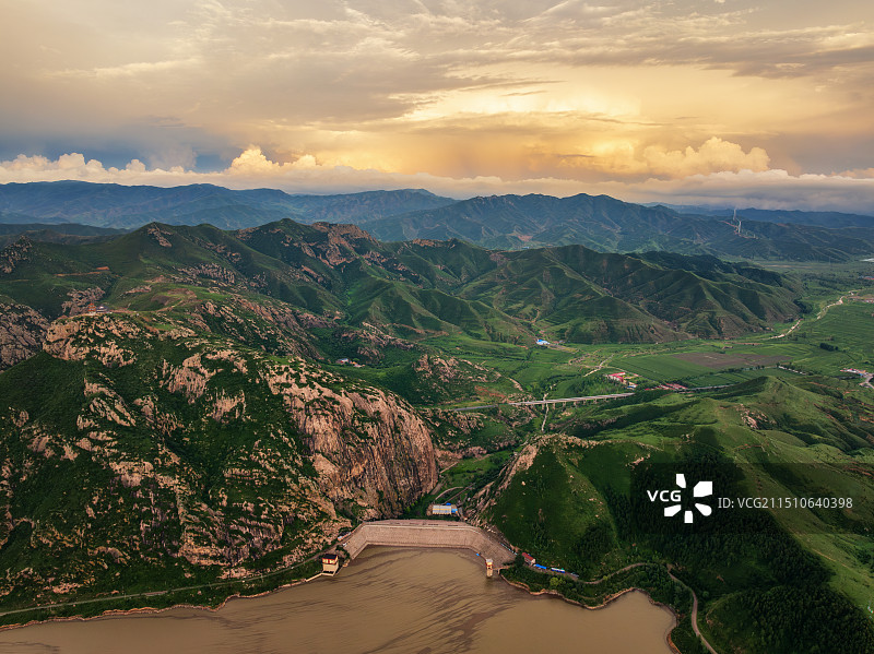 河北张家口赤城云州水库大坝舍身崖云海图片素材