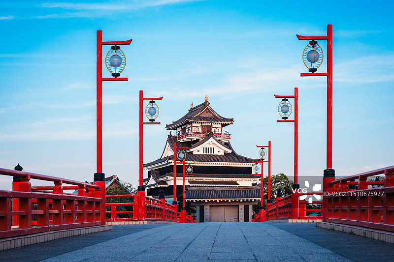 日本旅游 名古屋周边 清州城 大手桥 千与千寻实景风格 红色的桥图片素材
