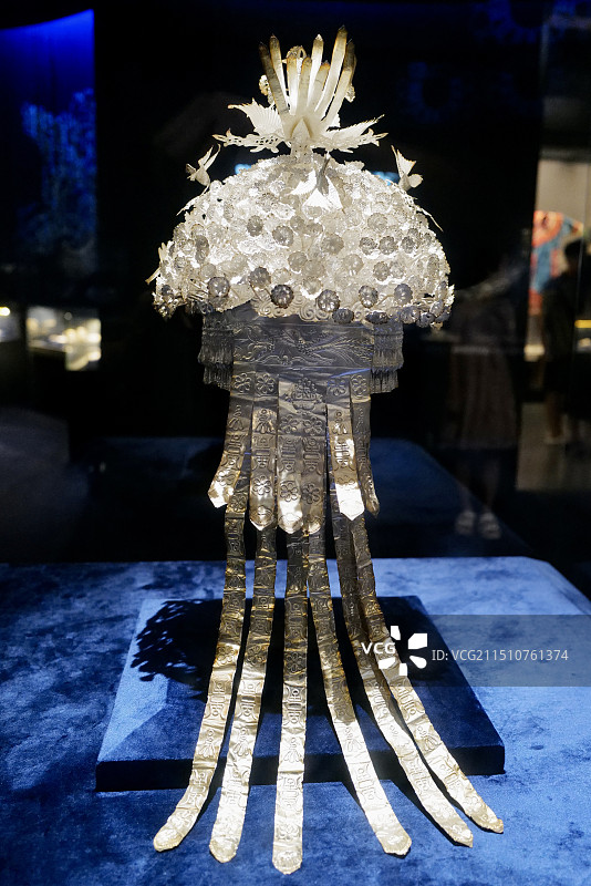 贵州省民族博物馆藏品苗族银冠图片素材