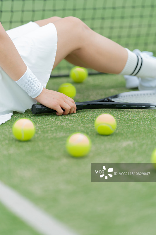 网球场与网球拍图片素材