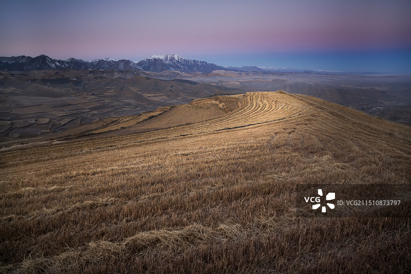 青海.海东平安岗山图片素材
