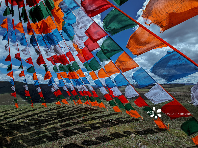 高原上的经幡图片素材