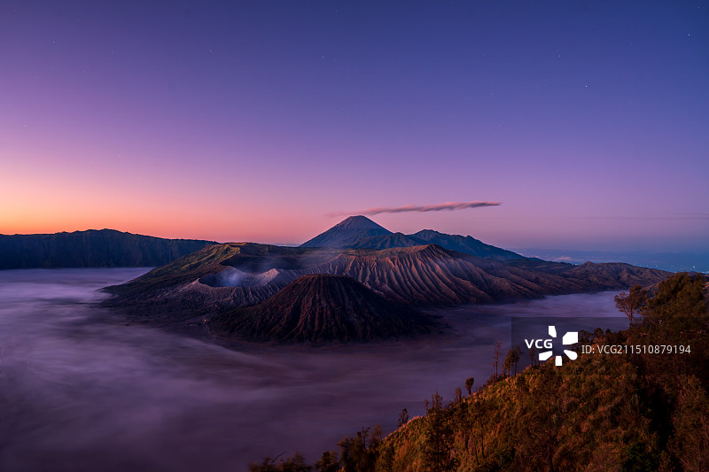 印尼火山风光犹如月球表面图片素材