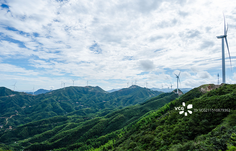 夏日郴州金仙寨山顶俯瞰群山风力发电机群风景图片素材