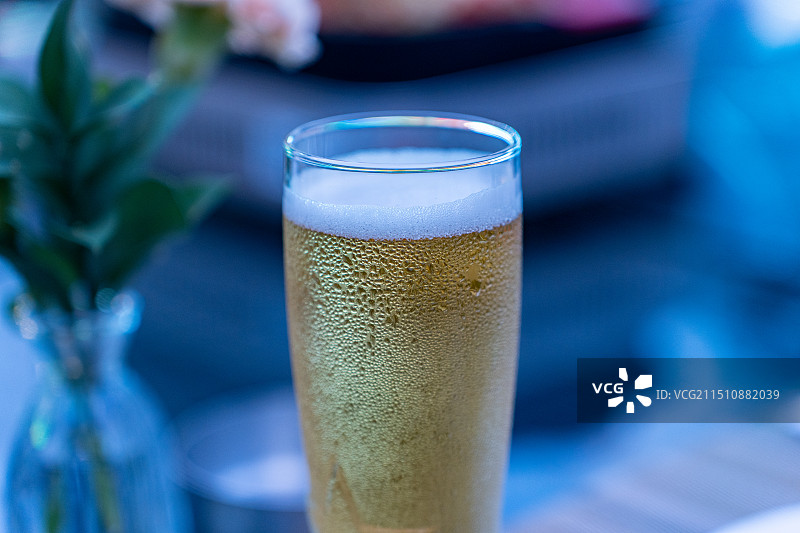 清爽冰凉的啤酒冰图片素材