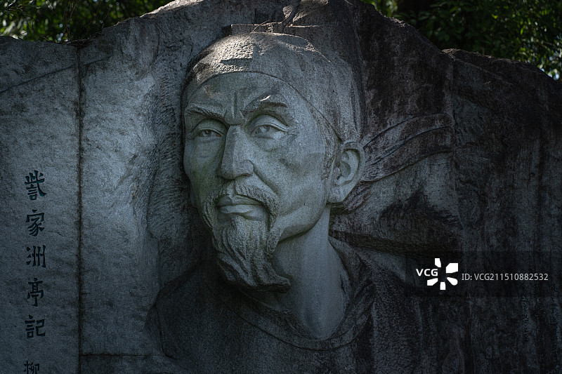 桂林訾洲公园之柳宗元石塑图片素材