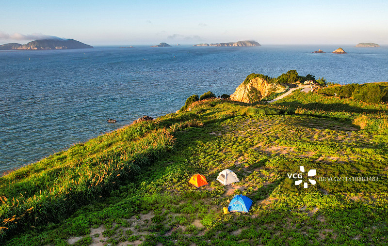 海岛上露营的帐篷图片素材
