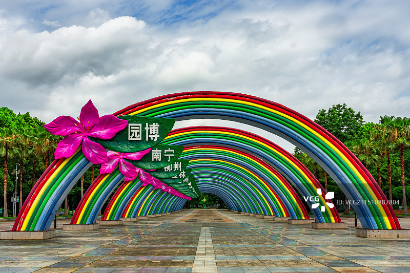 广西柳州园博园景区标志性彩虹大道风光图片素材
