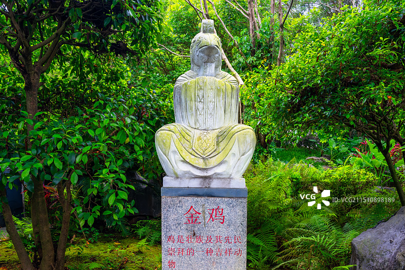 柳州园博园少数民族壮族图腾崇拜物之金鸡雕塑图片素材