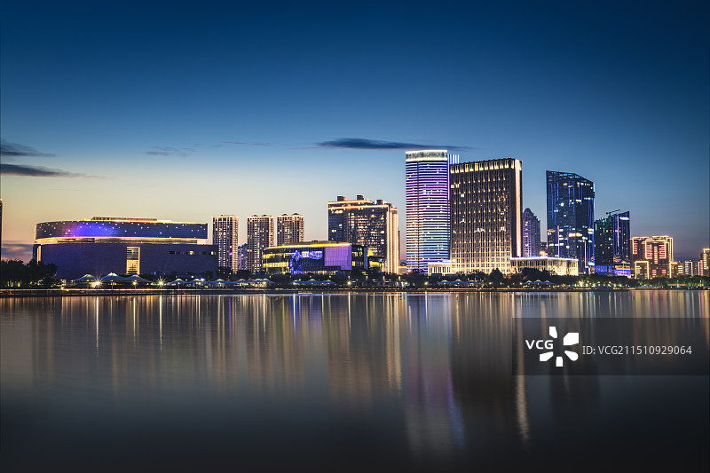 宜兴东氿城市风光夜景天际线图片素材