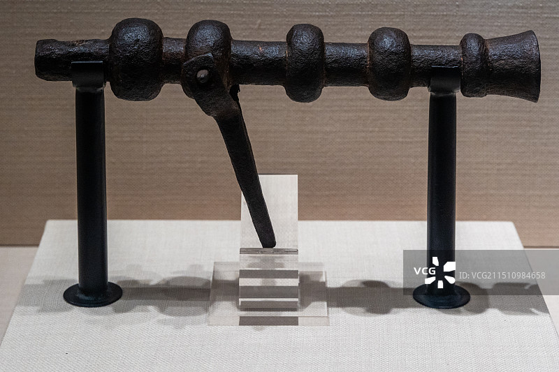 明代火器文物特小竹节炮图片素材