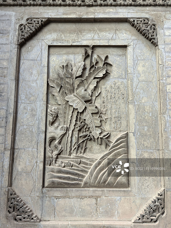 甘肃甘南藏族自治州马步青东公馆石墙石画雕刻图片素材