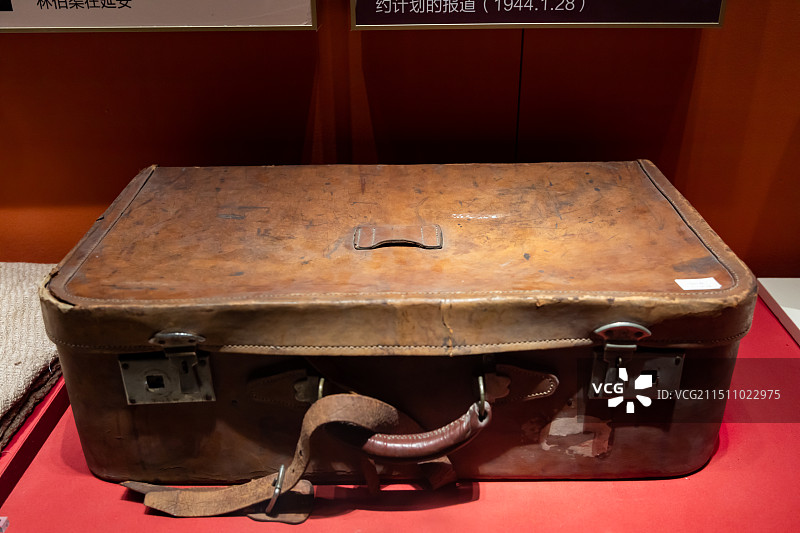 延安革命纪念馆展出文物朱德用过的皮箱 孙 朱和平捐赠图片素材