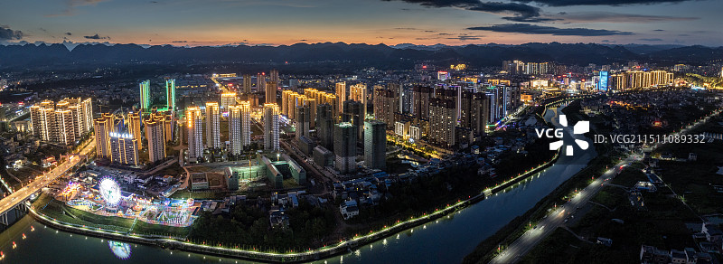 湘鄂边界两省最近的县城湖北来凤县城市夜色图片素材