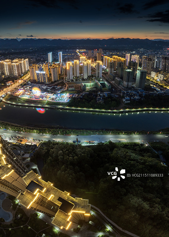 湘鄂边界两省最近的县城湖北来凤县城市夜色图片素材