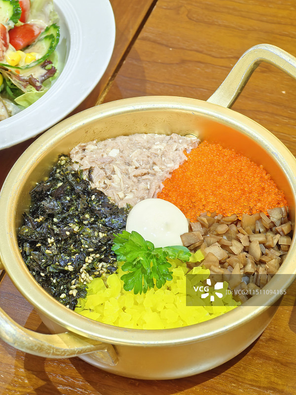 韩式拌饭鱼籽紫菜肉沫图片素材