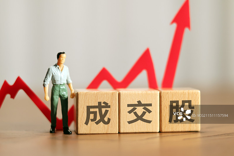 商务人士分析股市行情概念 白酒股 白酒概念股 酒企上市公司图片素材