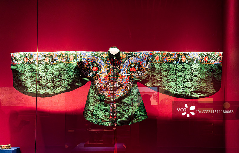 深圳博物馆龙袍服装展览品图片素材