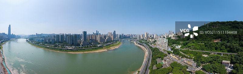 山地城市山水之城现代化繁荣的重庆市晴朗天气万里无云 嘉陵江河流沿岸高楼大厦 道路 山地 航拍鸟瞰视角图片素材