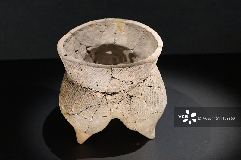 碾子坡遗址出土文物陶鬶陶鬲陶器陶罐陶纺轮秤砣图片素材