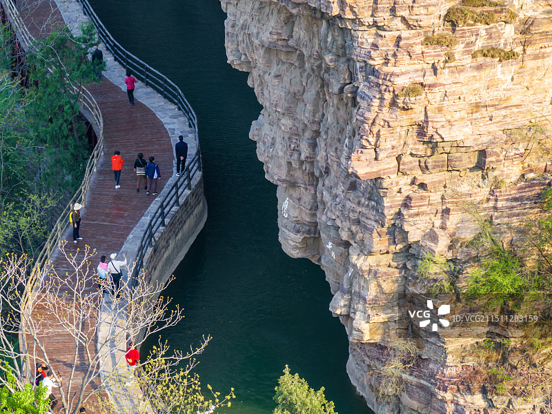 河南安阳林州红旗渠青年洞人工天河户外航拍高视角图片素材