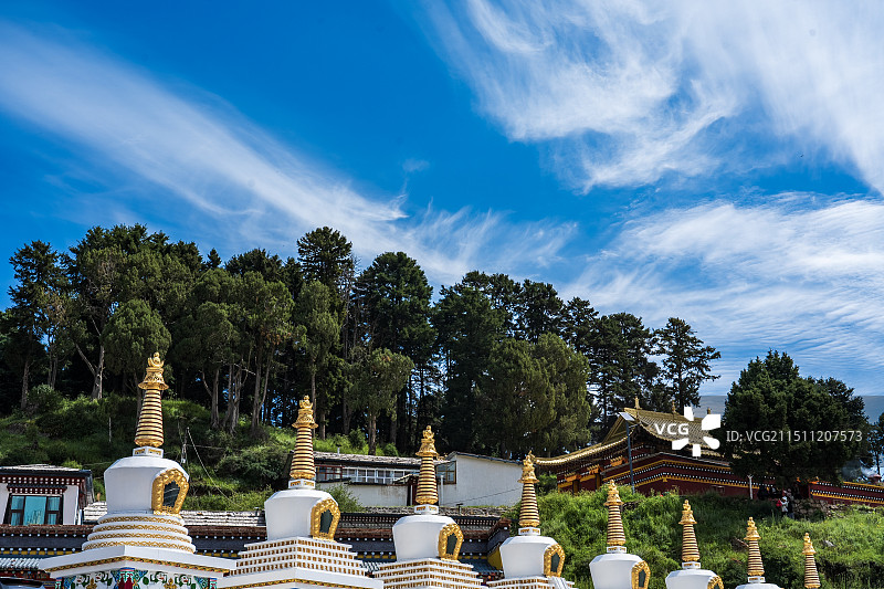 甘肃甘南碌曲县郎木寺白塔景观图片素材