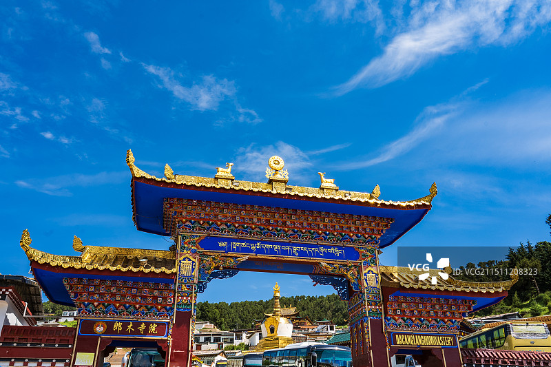 甘肃甘南碌曲县郎木寺门楼图片素材