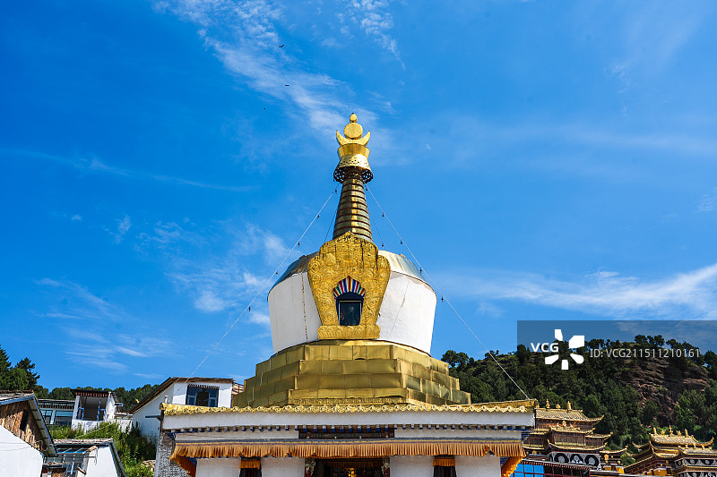 甘肃甘南碌曲县郎木寺白塔景观图片素材