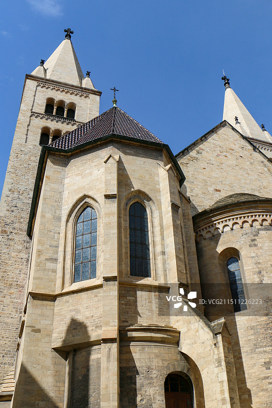 蓝天下教堂的俯视图图片素材