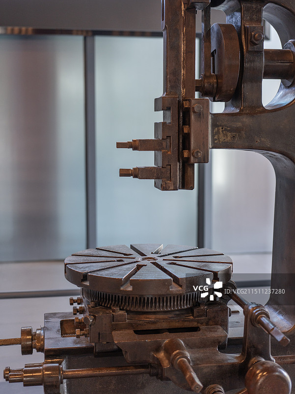 1867年法国造插床（船政车床）图片素材