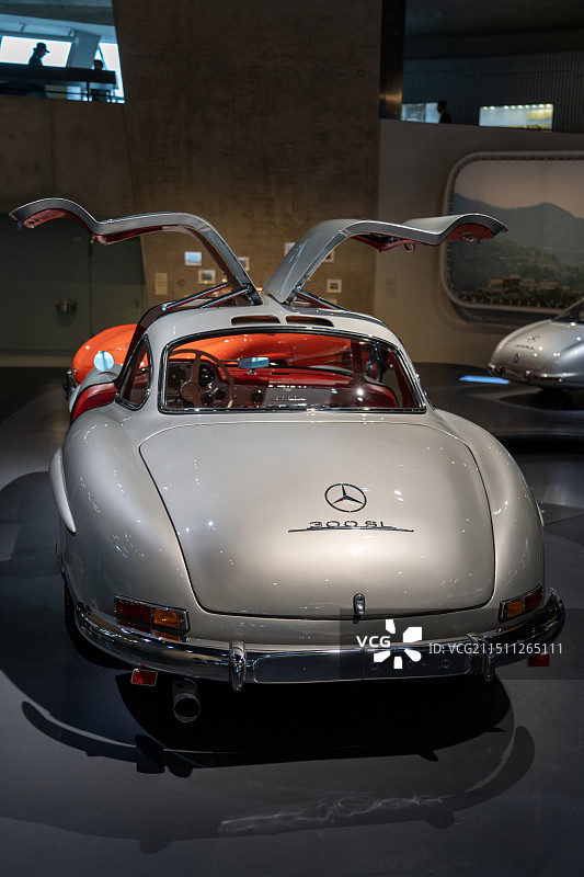 德国斯图加特，梅赛德斯奔驰博物馆图片素材